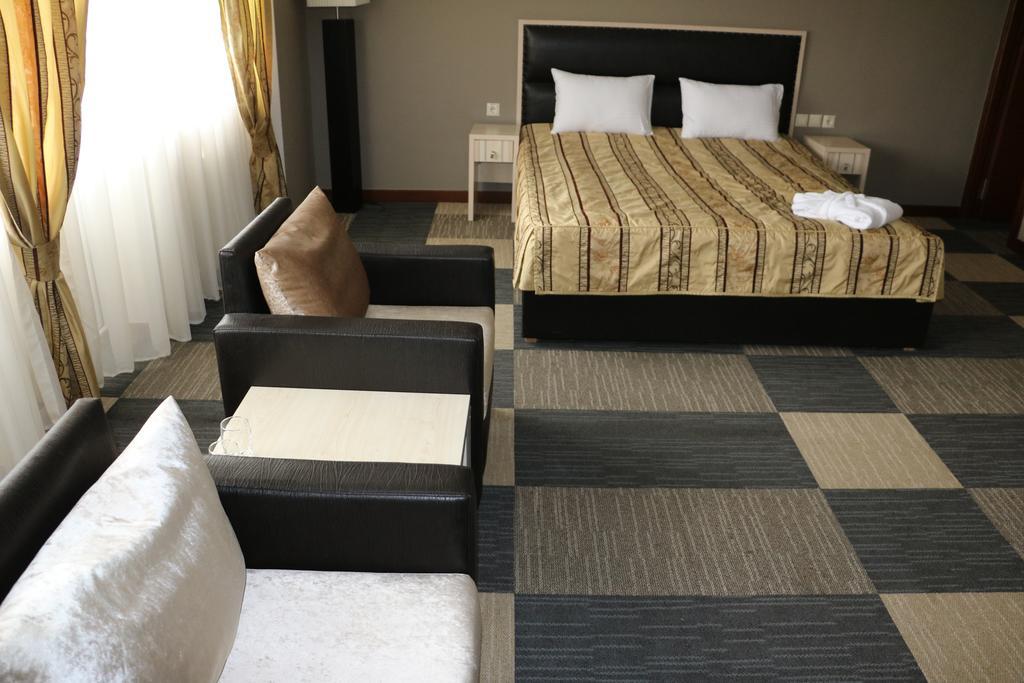 Aktau Hotel Extérieur photo
